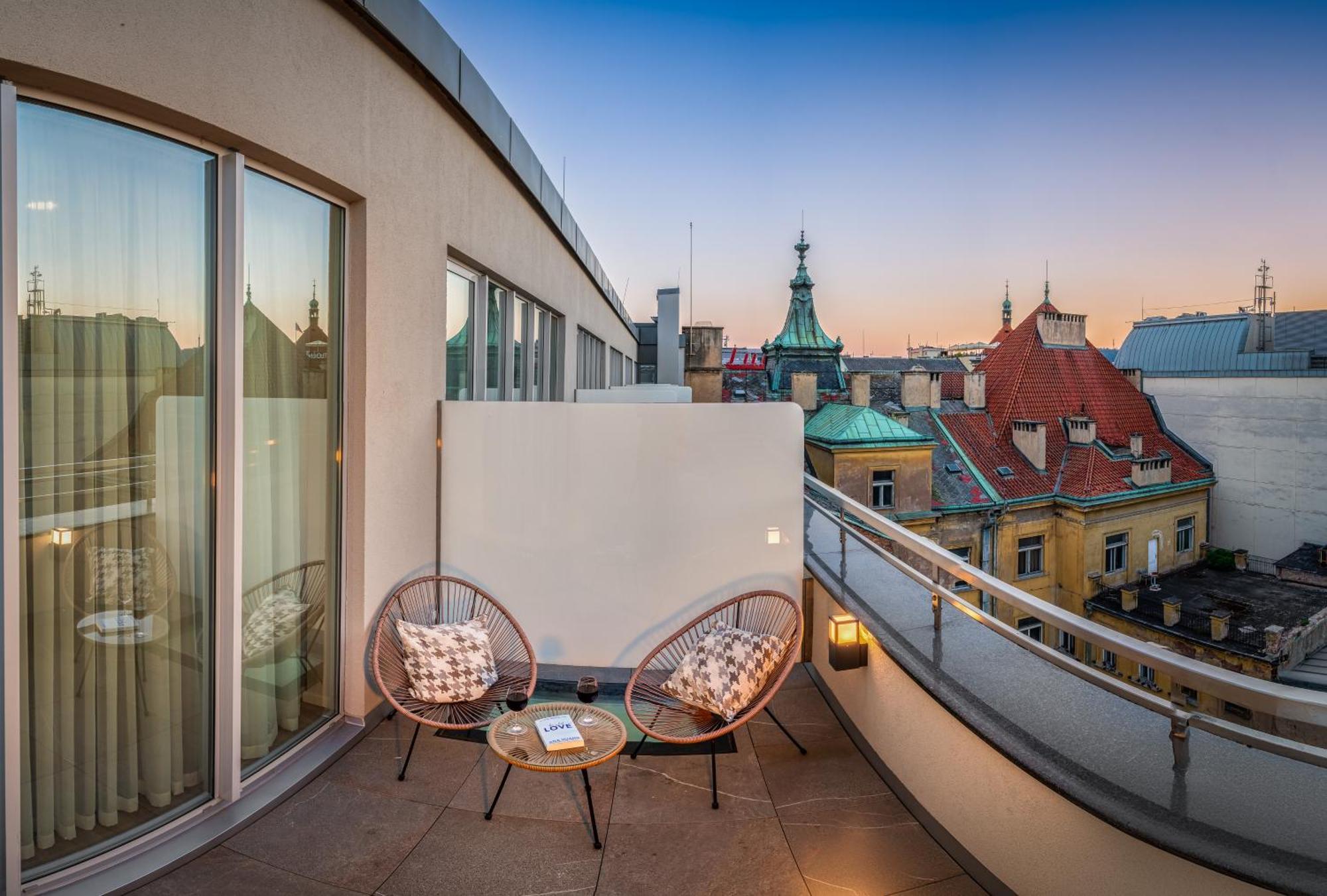 Vn17 Rooftop Suites By Adrez Prague Extérieur photo