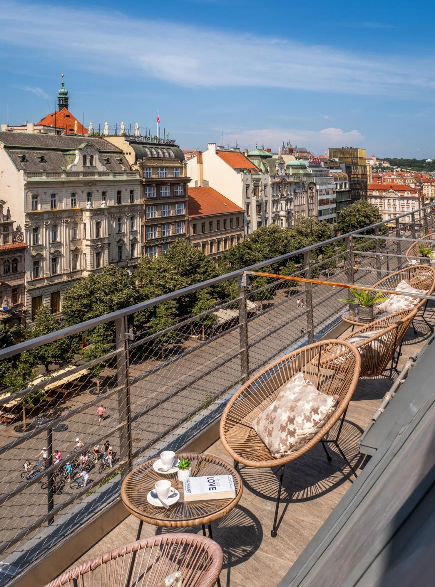 Vn17 Rooftop Suites By Adrez Prague Extérieur photo